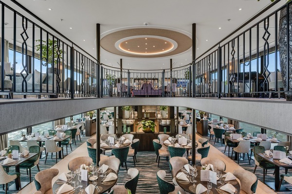 Riviera Travel Riviera Radiance Main Restaurant 3.jpg